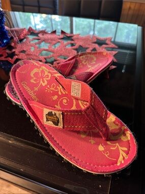 Gumbies Women’s Pink Floral Flip-Flop Sandals